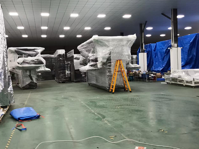 東(dōng)莞某公(gōng)司重型(xíng)真空防(fang)雨木箱(xiang)