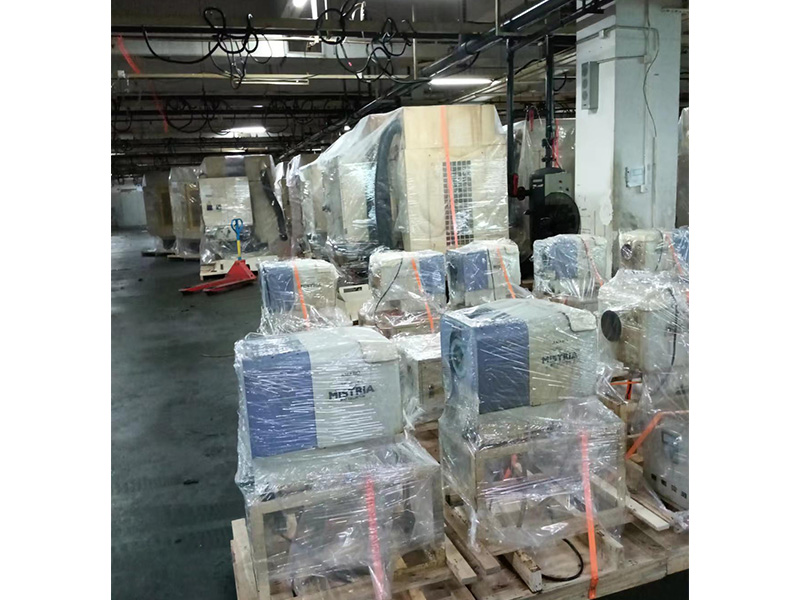 東(dong)莞長安某公司(si)搬遷打包現場(chǎng)