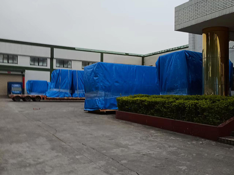 東(dōng)莞某公司重(zhong)型設備防雨(yǔ)真空木箱