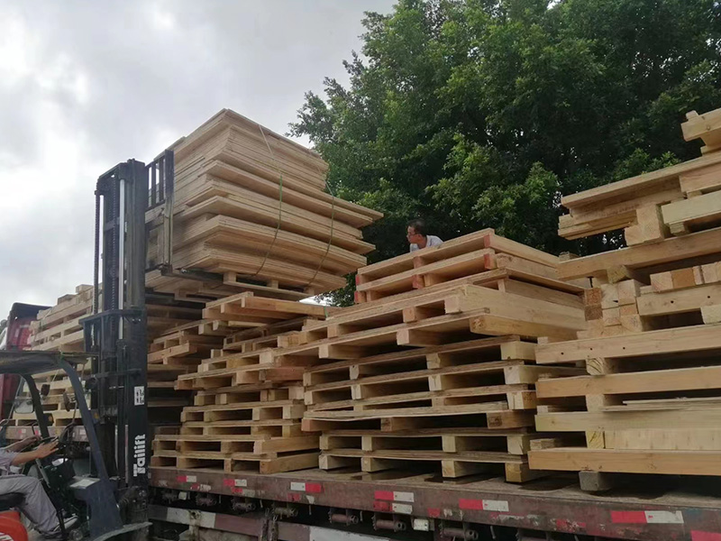 國内普(pǔ)通木箱裝車現(xian)場