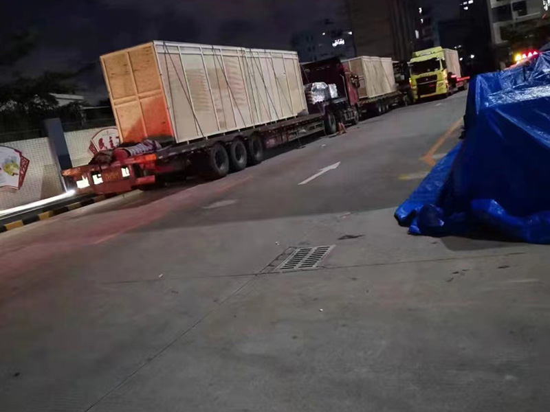 深圳(zhèn)公明某公(gong)司打包裝(zhuāng)車現場